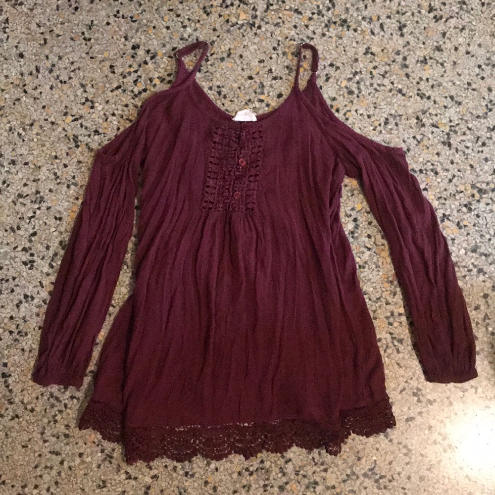 Shoulder cut out, flowy top